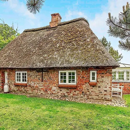 4 Person In Semesterbostad